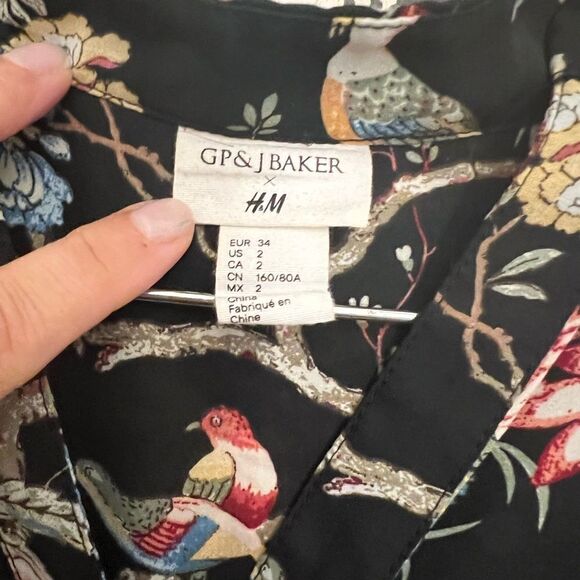 Women’s GP & J Baker x H&M Black Floral/Bird Print Shift button down Dress. 2. - Picture 4 of 6